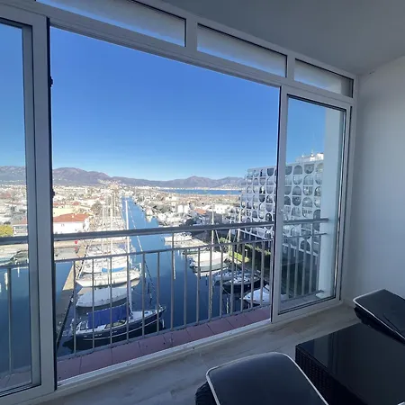 Frente Al Canal Con Terraza